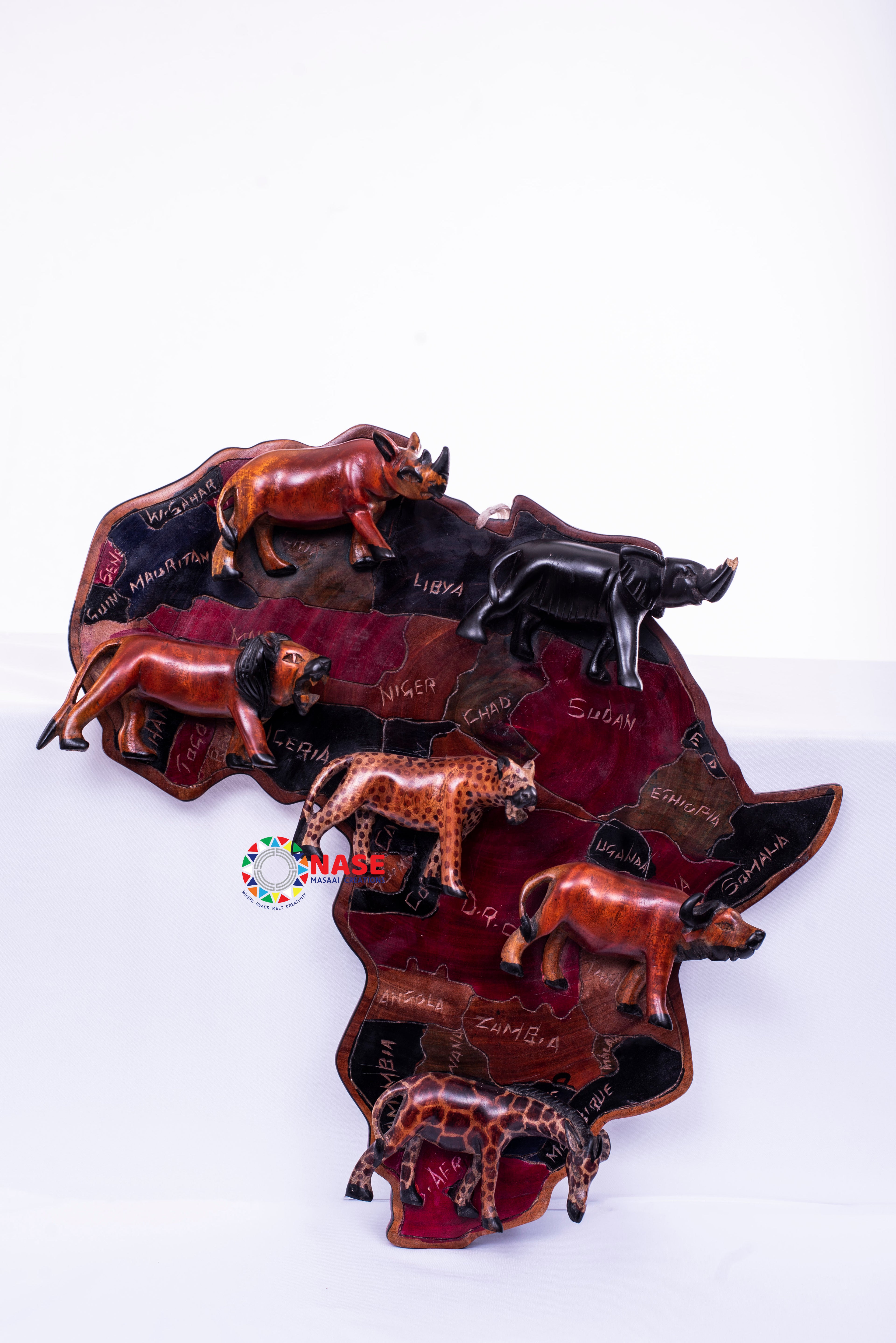 WOODEN MAP OF AFRICA WITH 6 WILD ANIMALS